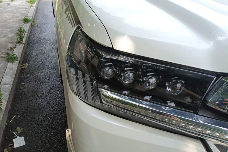 Used Toyota Land Cruiser  Right Front Headlight