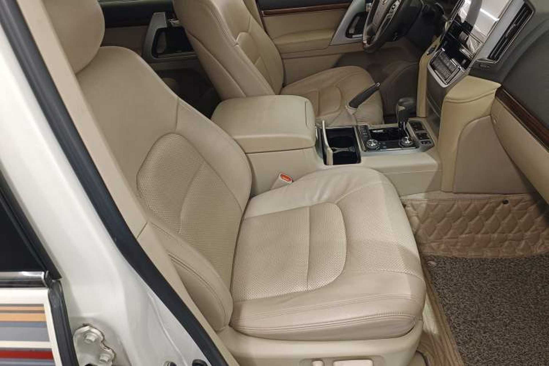 Used Toyota Land Cruiser 2017 4.0 GX-R Aluminum Wheels No Sunroof High-End Version—Middle East Market Right Front Seat