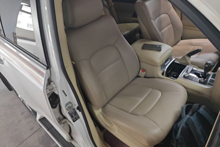 Used Toyota Land Cruiser 2017 4.0L Automatic Parallel Import Right Front Seat