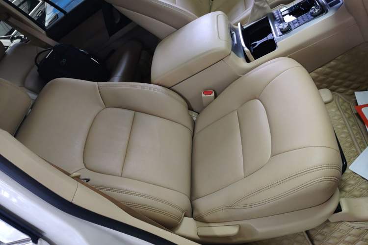 Used Toyota Land Cruiser 2017 4.0 GX-R Aluminum Wheels No Sunroof High-End Version—Middle East Market Right Front Seat