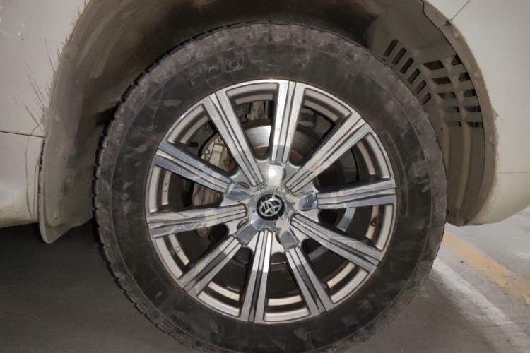 Used Toyota Land Cruiser  Right Front Wheel Hub