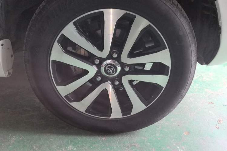 Used Toyota Land Cruiser 2017 4.0L Automatic Parallel Import Right Front Wheel Hub