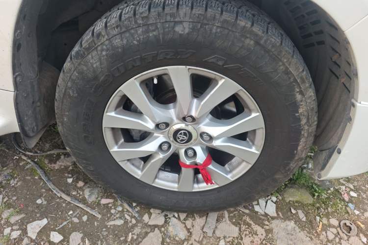 Used Toyota Land Cruiser  Right Front Wheel Hub