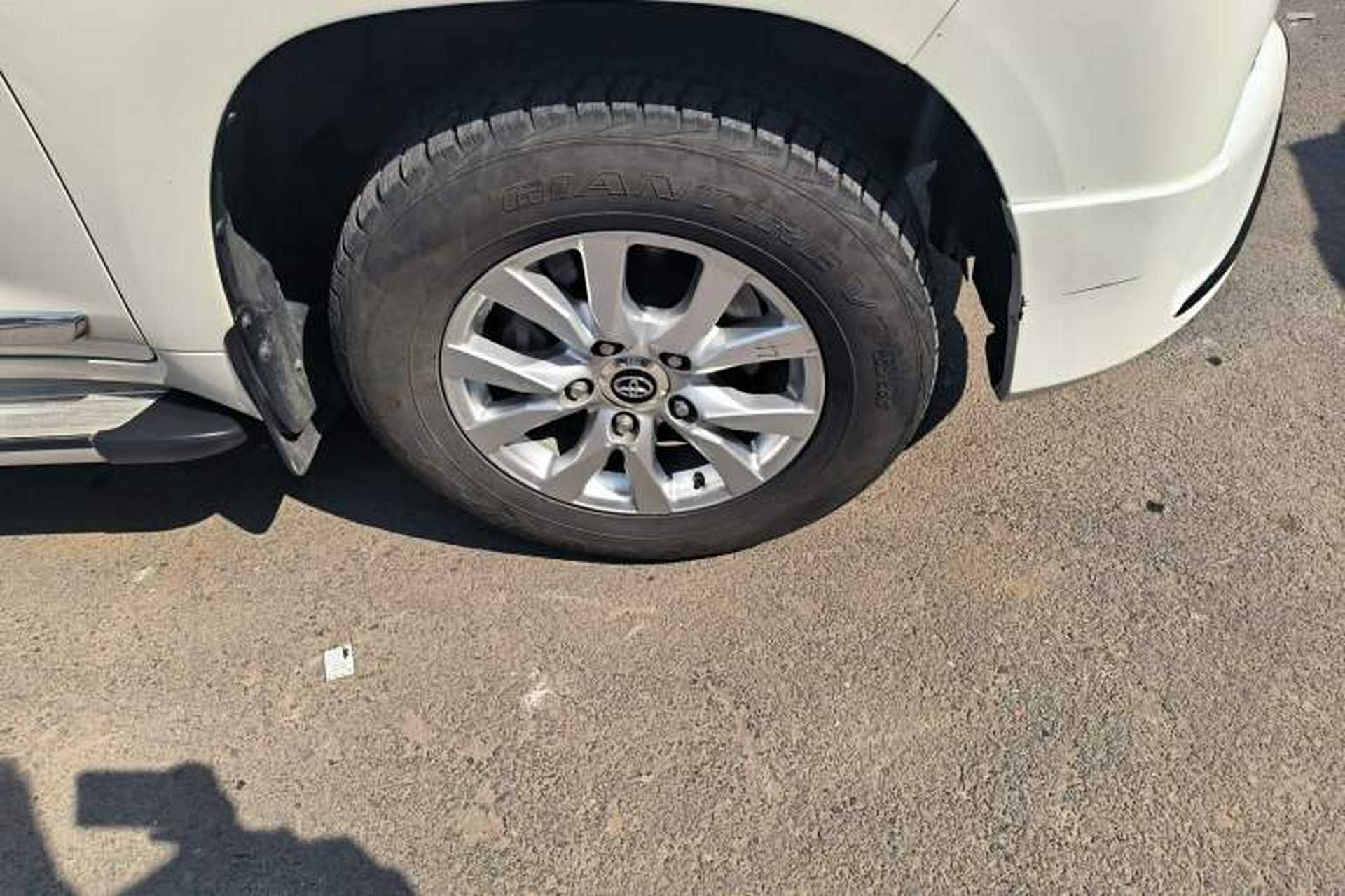 Used Toyota Land Cruiser  Right Front Wheel Hub