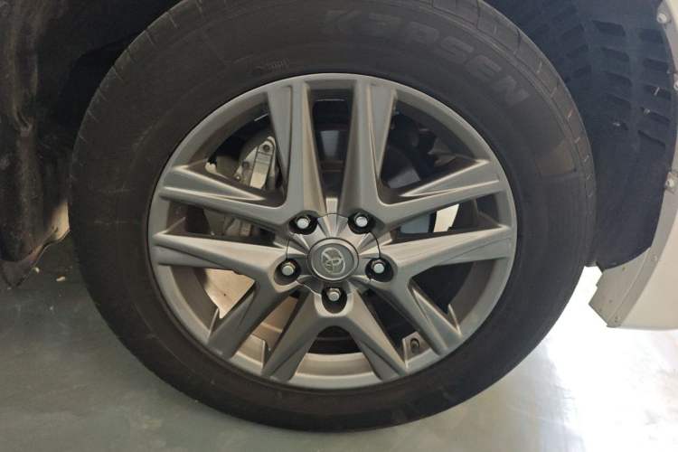Used Toyota Land Cruiser  Right Front Wheel Hub