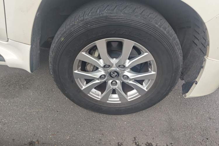 Used Toyota Land Cruiser  Right Front Wheel Hub
