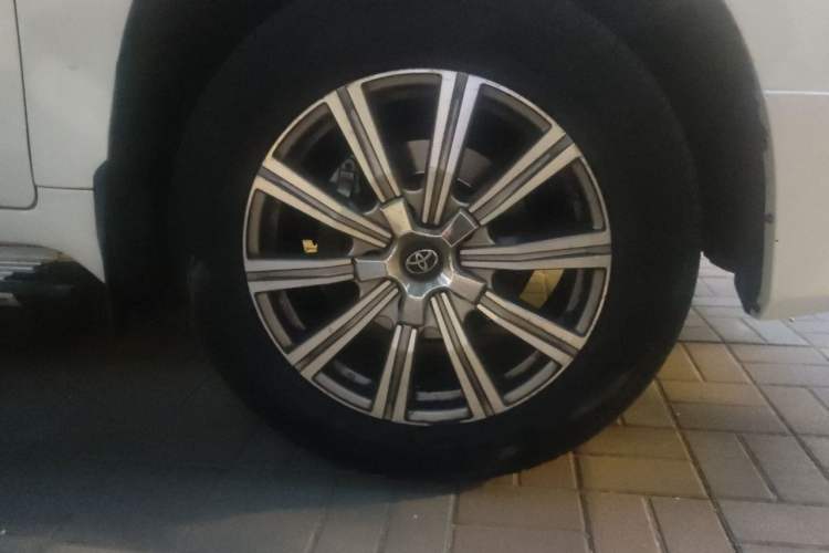 Used Toyota Land Cruiser  Right Front Wheel Hub