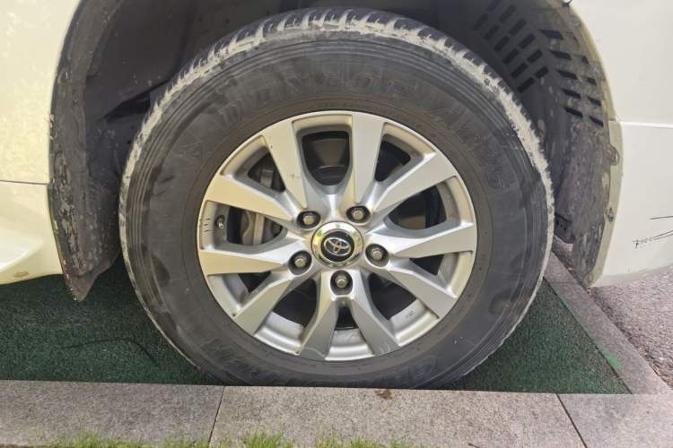 Used Toyota Land Cruiser  Right Front Wheel Hub