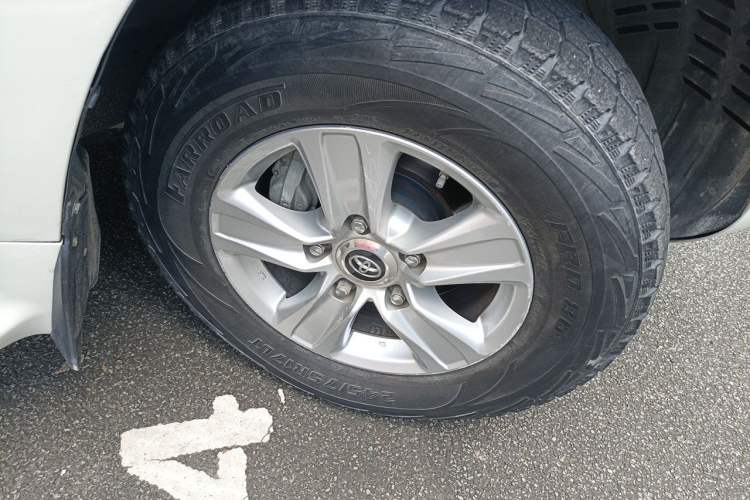 Used Toyota Land Cruiser  Right Front Wheel Hub