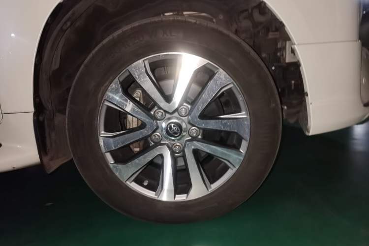 Used Toyota Land Cruiser  Right Front Wheel Hub