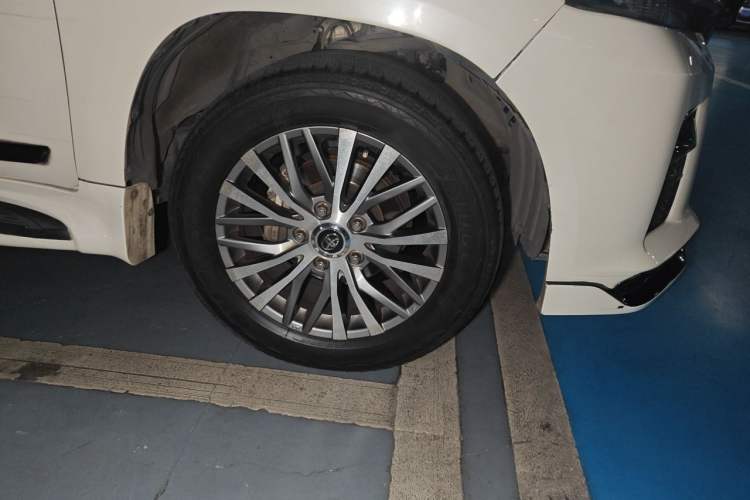 Used Toyota Land Cruiser 2017 4.0L 5-Seater Automatic Transmission Middle East Version Right Front Wheel Hub