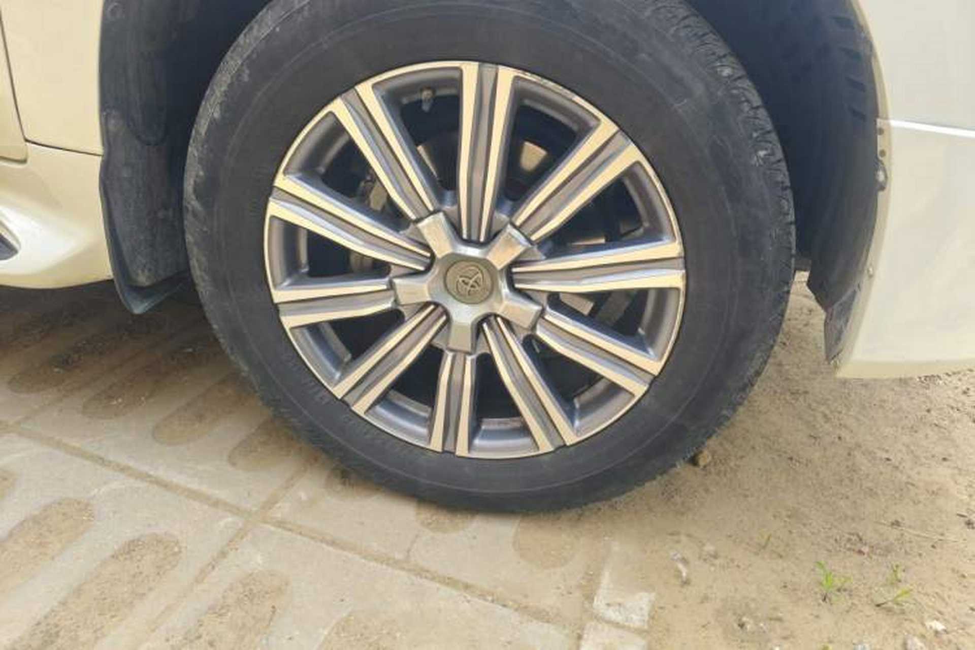 Used Toyota Land Cruiser 2017 4.0L Automatic Parallel Import Right Front Wheel Hub