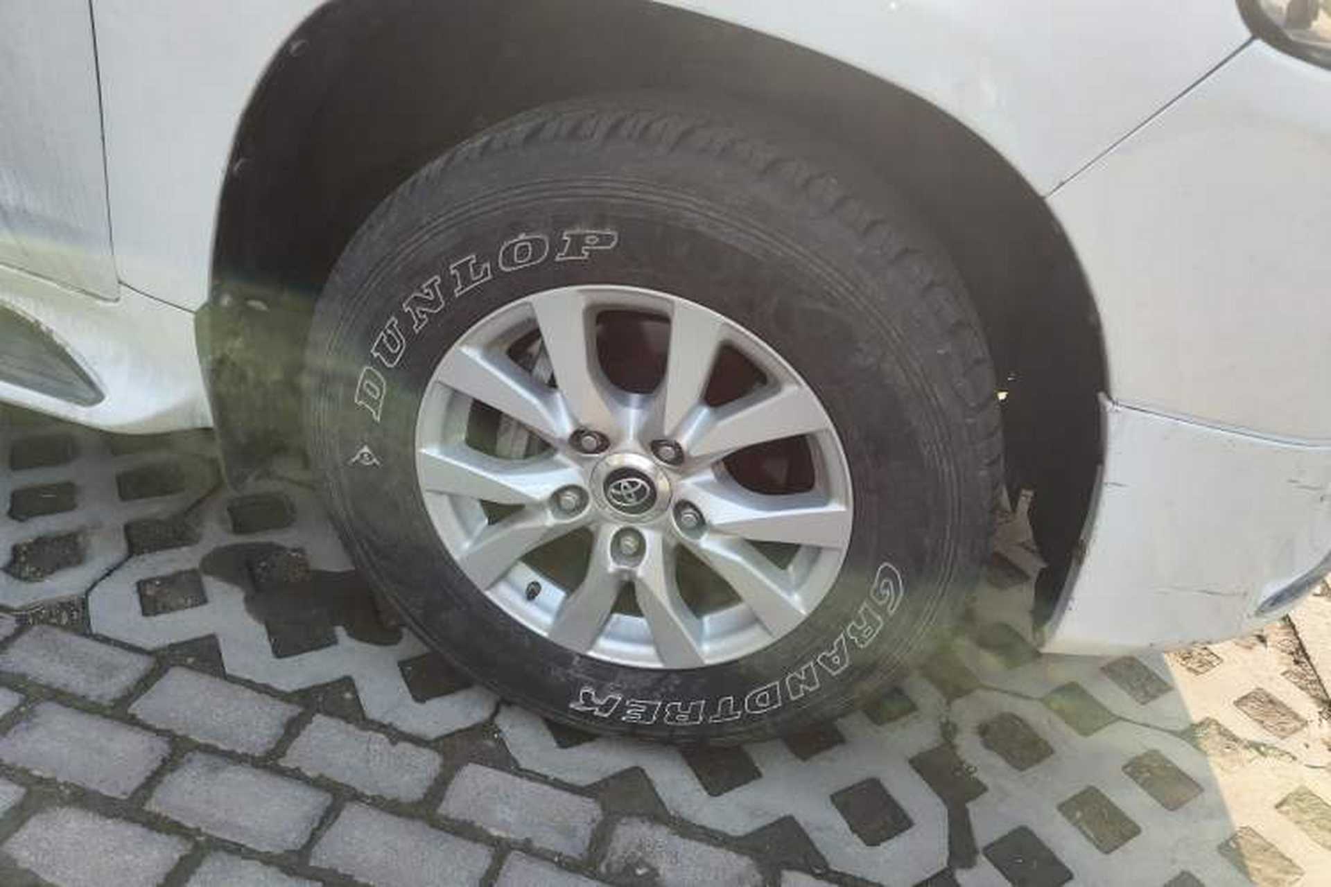 Used Toyota Land Cruiser  Right Front Wheel Hub