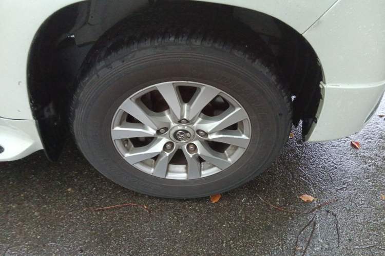 Used Toyota Land Cruiser  Right Front Wheel Hub