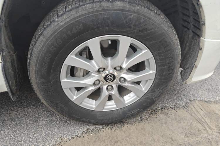Used Toyota Land Cruiser 2017 4.0 GX-R Dual Fuel Dual Differential – Middle East Right Front Wheel Hub
