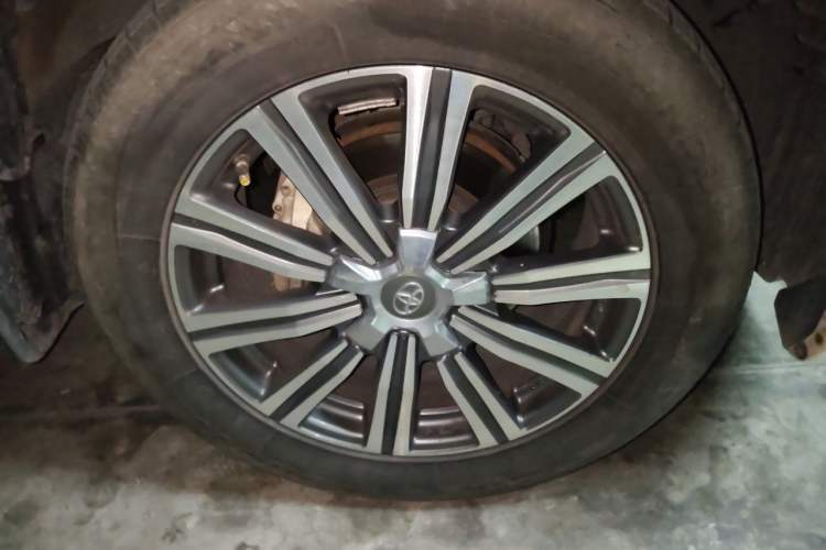 Used Toyota Land Cruiser 2017 4.0L Automatic Parallel Import Right Front Wheel Hub