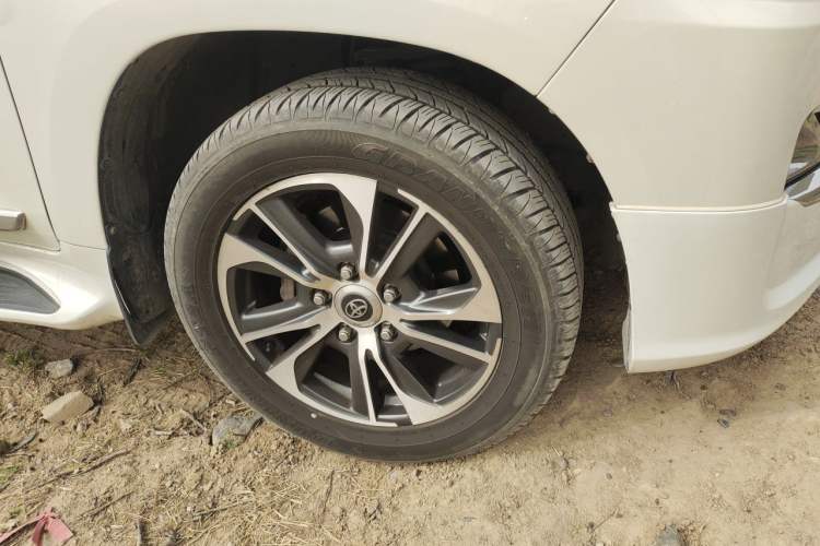 Used Toyota Land Cruiser 2017 4.0L Automatic Parallel Import Right Front Wheel Hub