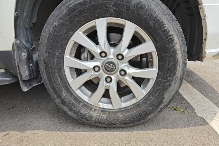 Used Toyota Land Cruiser  Right Front Wheel Hub