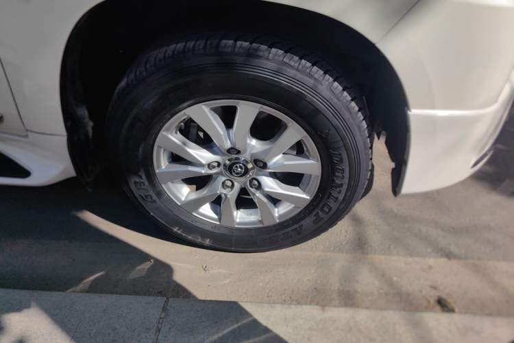Used Toyota Land Cruiser  Right Front Wheel Hub