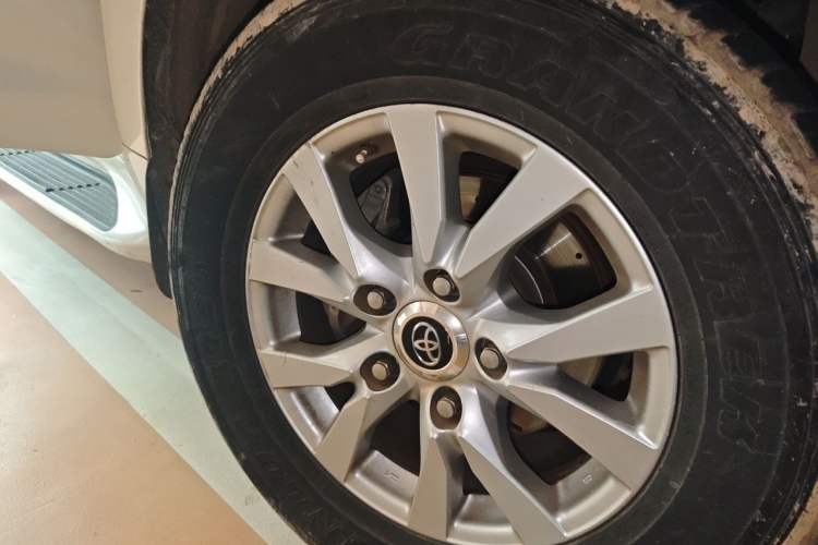 Used Toyota Land Cruiser  Right Front Wheel Hub