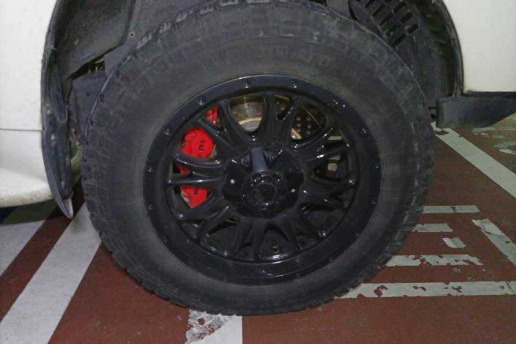 Used Toyota Land Cruiser  Right Front Wheel Hub