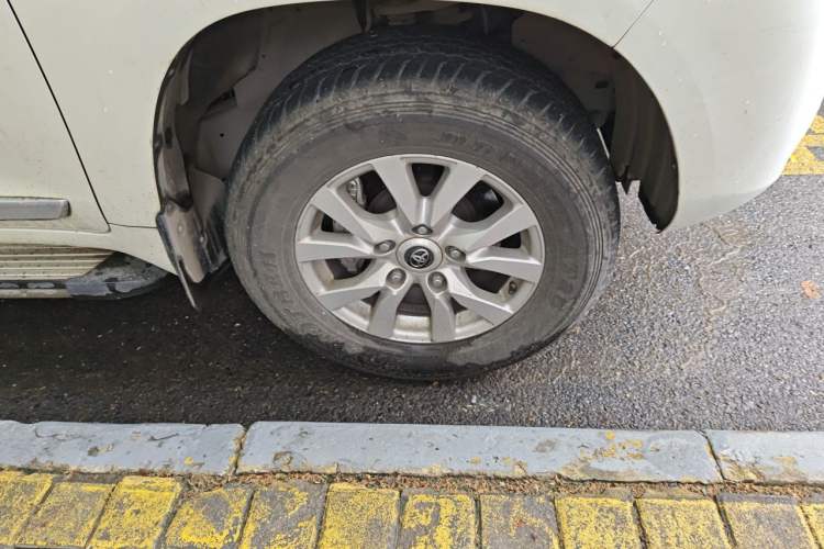 Used Toyota Land Cruiser 2017 4.0L Automatic Parallel Import Right Front Wheel Hub