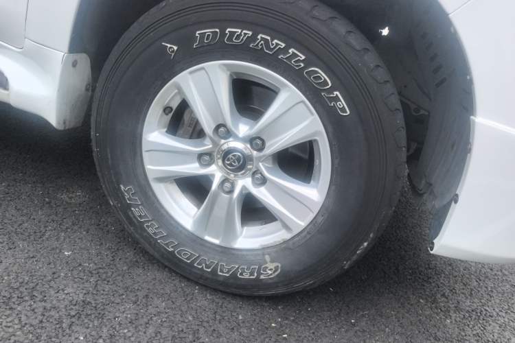 Used Toyota Land Cruiser 2017 4.0L GX-R Sunroof – Middle East Right Front Wheel Hub