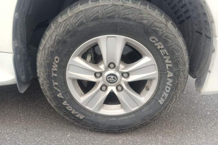 Used Toyota Land Cruiser 2017 4.0L Automatic Parallel Import Right Front Wheel Hub