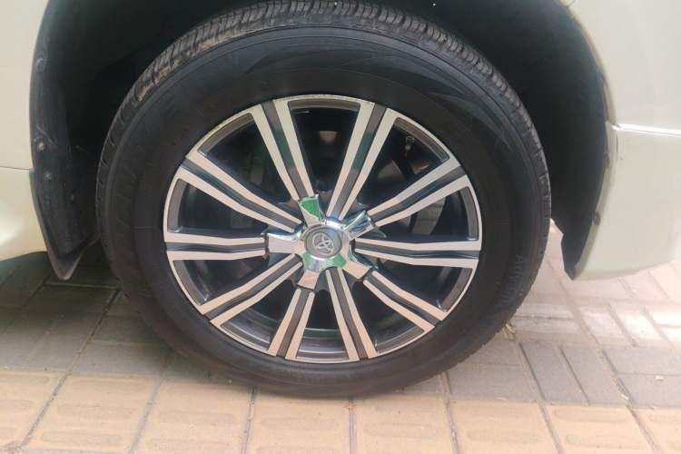Used Toyota Land Cruiser  Right Front Wheel Hub