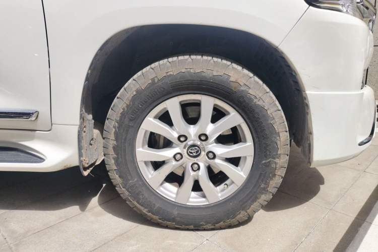 Used Toyota Land Cruiser  Right Front Wheel Hub