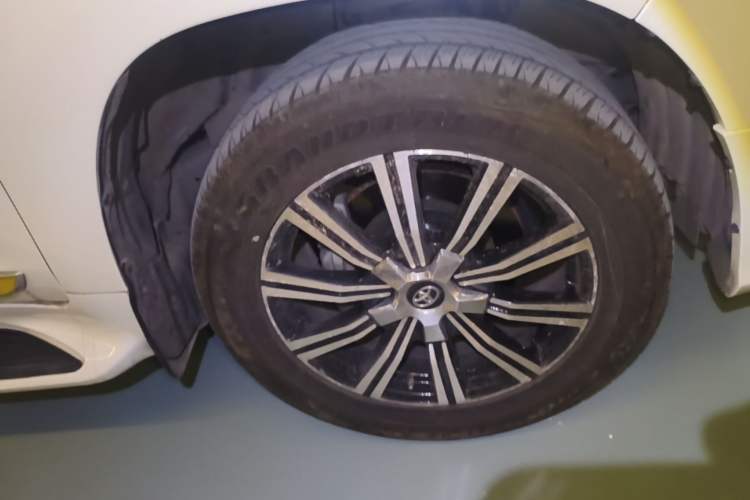 Used Toyota Land Cruiser  Right Front Wheel Hub