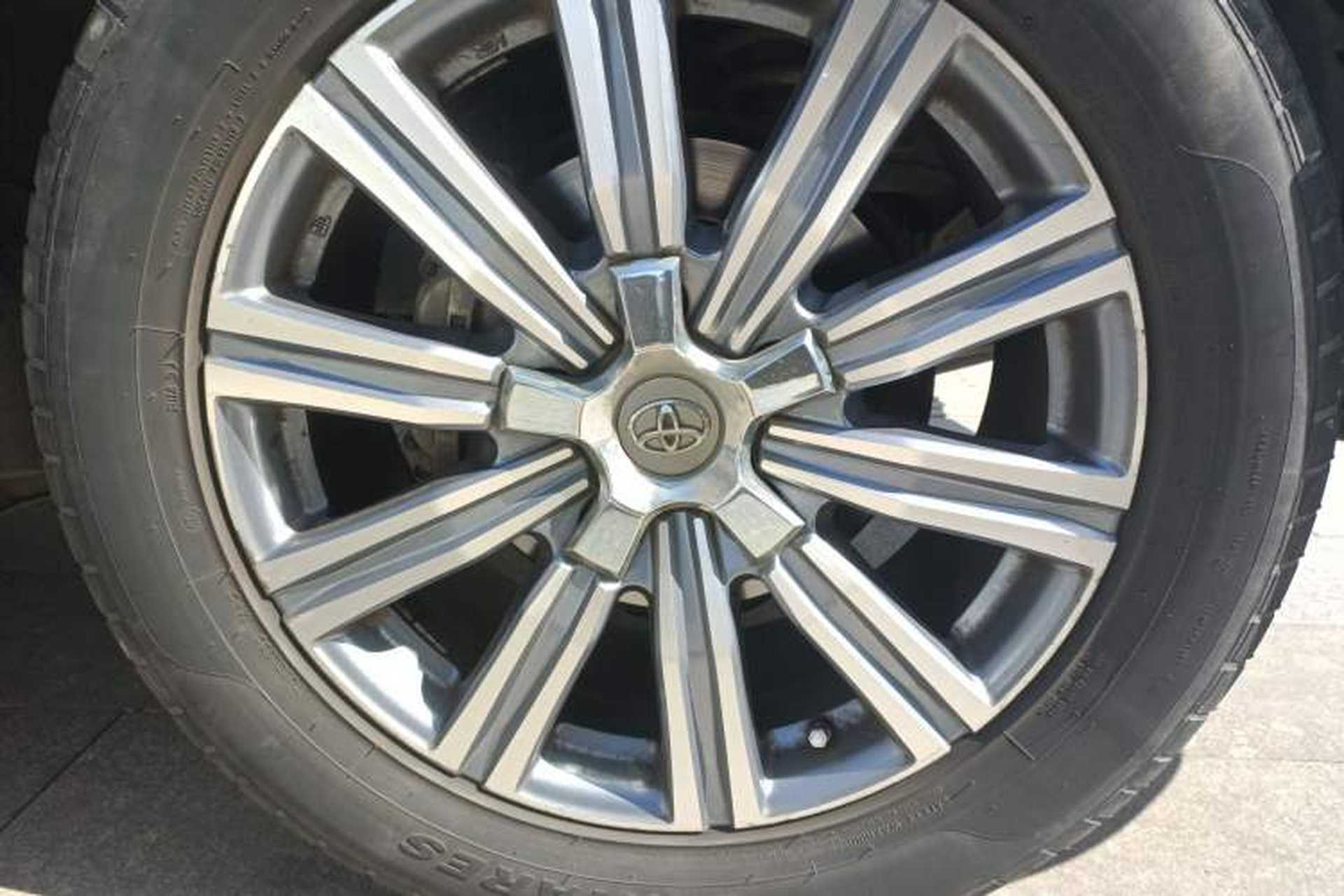 Used Toyota Land Cruiser  Right Front Wheel Hub