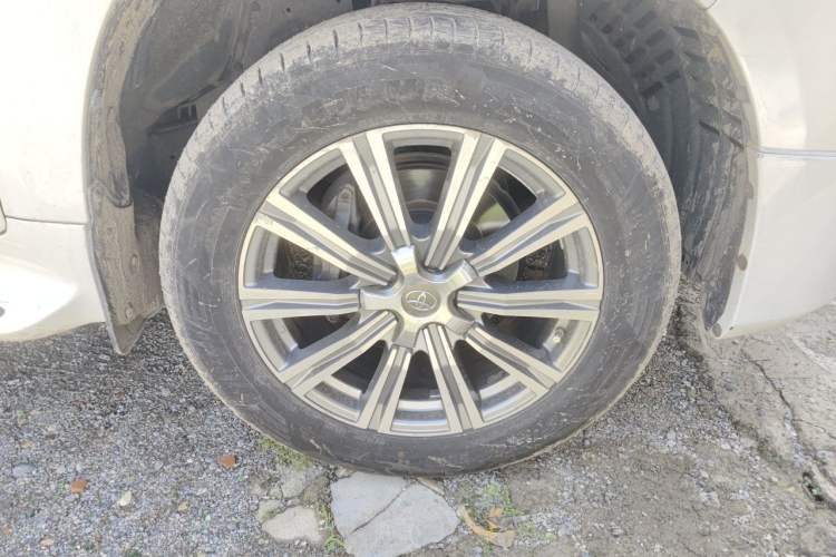Used Toyota Land Cruiser 2017 4.0L GX-R Sunroof – Middle East Right Front Wheel Hub