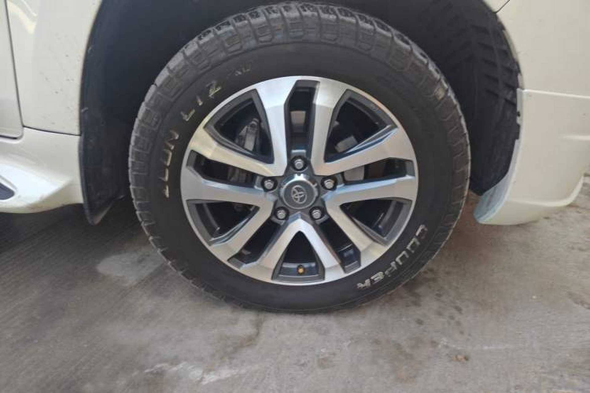 Used Toyota Land Cruiser  Right Front Wheel Hub