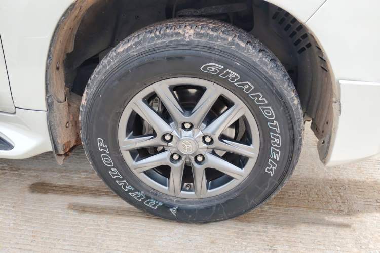 Used Toyota Land Cruiser 2017 4.0L GX 5-Seater U.S. Specification Right Front Wheel Hub