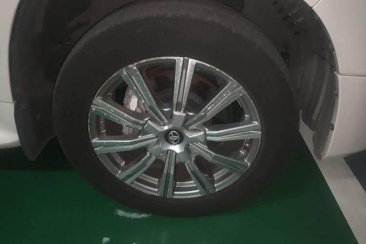 Used Toyota Land Cruiser  Right Front Wheel Hub