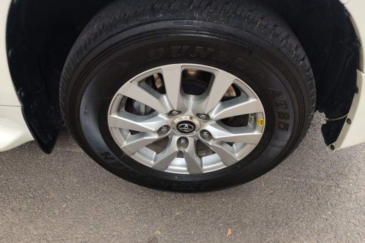 Used Toyota Land Cruiser  Right Front Wheel Hub