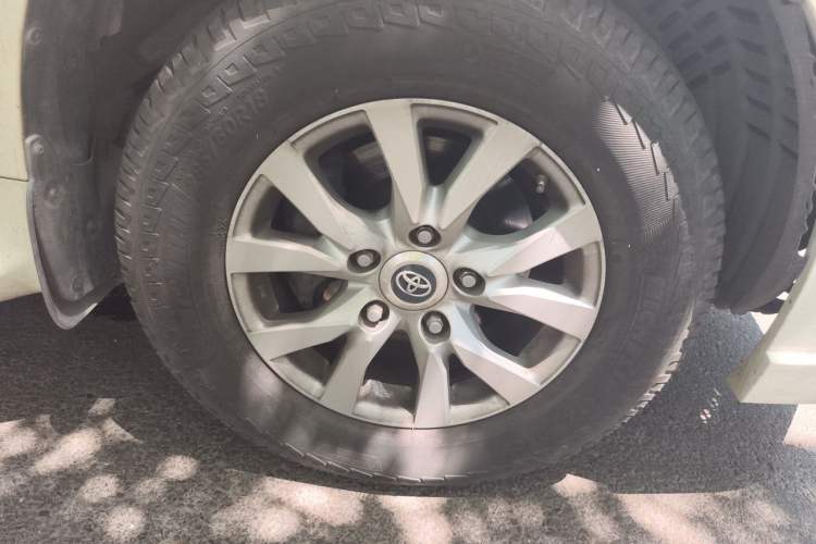 Used Toyota Land Cruiser  Right Front Wheel Hub