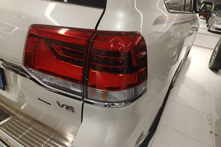 Used Toyota Land Cruiser 2017 4.0 GX-R Aluminum Wheels No Sunroof High-End Version—Middle East Market Right Rear Taillight