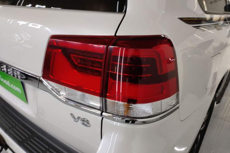 Used Toyota Land Cruiser 2017 4.0L Automatic Parallel Import Right Rear Taillight