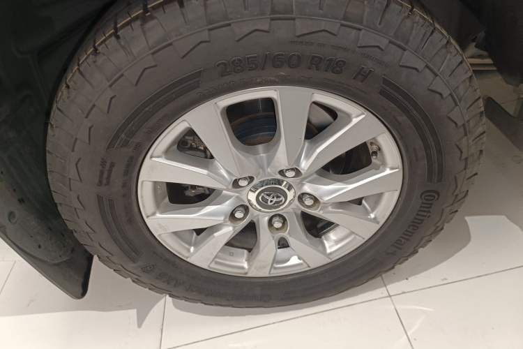 Used Toyota Land Cruiser 2017 4.0 GX-R Aluminum Wheels No Sunroof High-End Version—Middle East Market Right Rear Wheel Hub