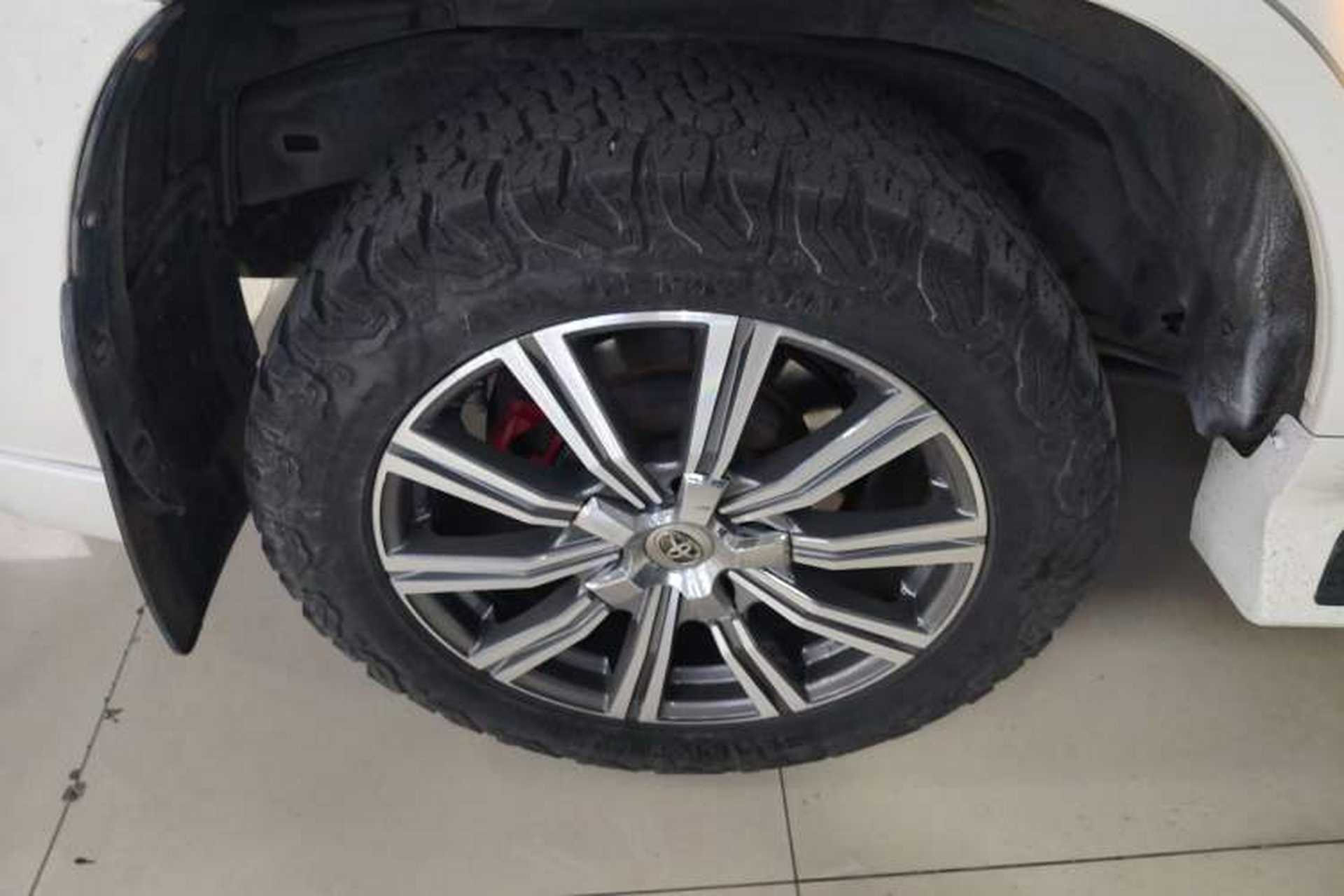 Used Toyota Land Cruiser 2017 4.0 GX-R Aluminum Wheels No Sunroof High-End Version—Middle East Market Right Rear Wheel Hub