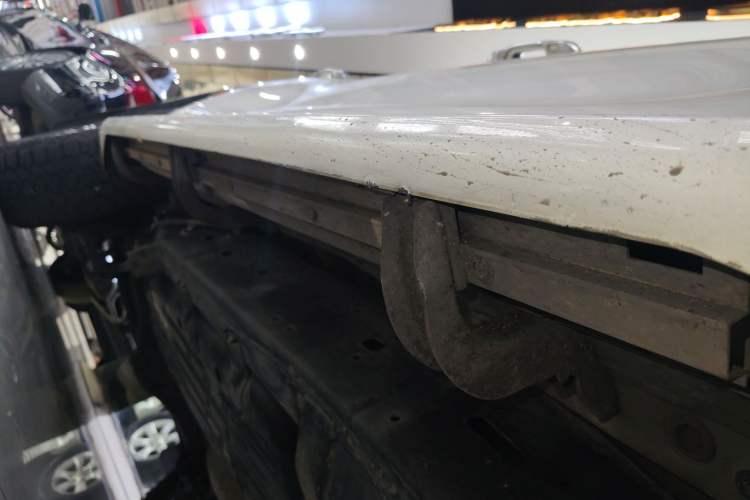 Used Toyota Land Cruiser 2017 4.0 GX-R Aluminum Wheels No Sunroof High-End Version—Middle East Market Right Side Sill