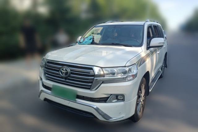 Toyota Land Cruiser 2017 model year, 4.0L engine, 5 seats, gasoline, automatic transmission, no sunroof (parallel import). usado