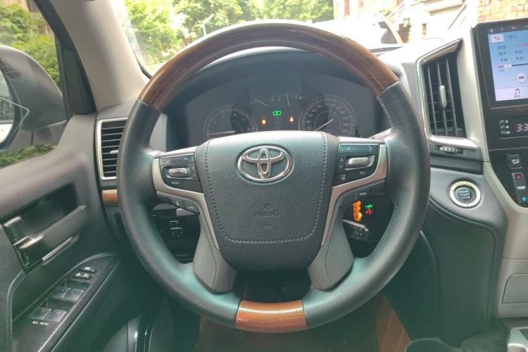 Used Toyota Land Cruiser 2017 4000 Refrigerator Basic Version with No Electric Base Steering Wheel