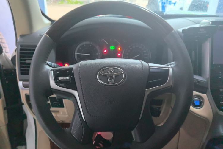 Used Toyota Land Cruiser 2017 4.0L Automatic Parallel Import Steering Wheel