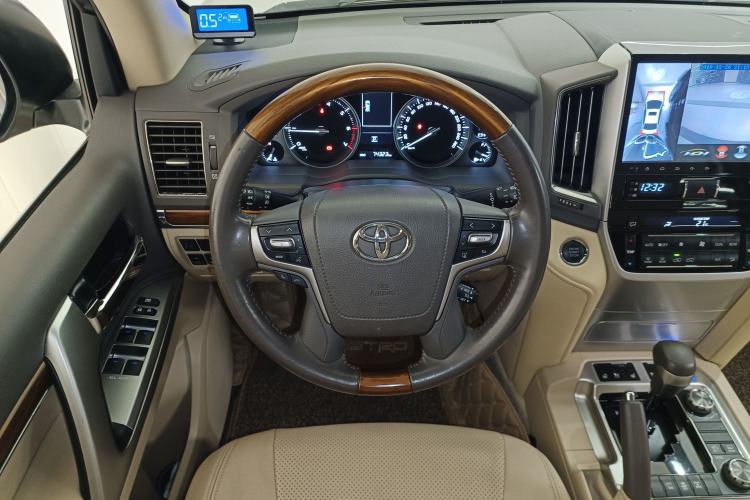 Used Toyota Land Cruiser 2017 4.0 GX-R Aluminum Wheels No Sunroof High-End Version—Middle East Market Steering Wheel