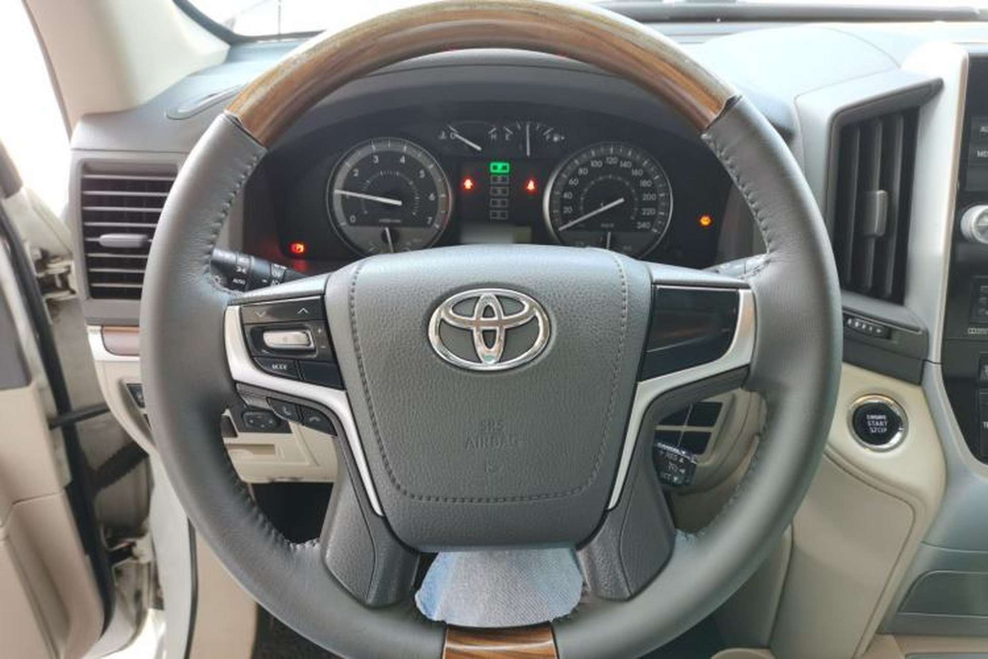 Used Toyota Land Cruiser 2017 4.0 GX-R Dual Fuel Dual Differential – Middle East Steering Wheel