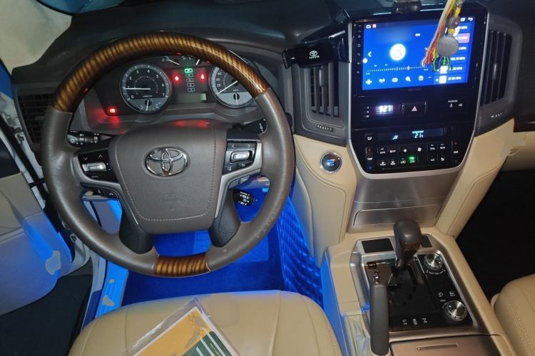 Used Toyota Land Cruiser 2017 4.0L 5-Seater Automatic Transmission Middle East Version Steering Wheel
