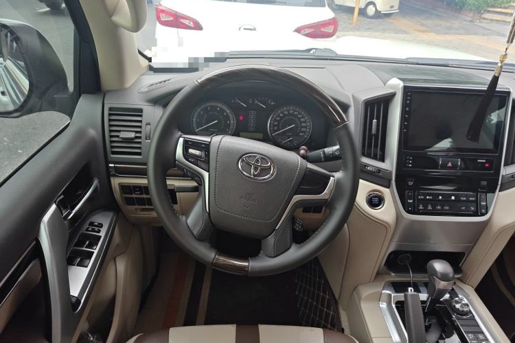 Used Toyota Land Cruiser 2017 4.0 GX-R Dual Fuel Dual Differential – Middle East Steering Wheel